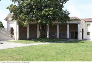 Villa Badoer, Barchessa