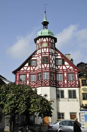 Rathaus : Die Kleinstadt Steckborn liegt am Untersee des Bodensees. Blick auf das Fachwerkrathaus von 1669