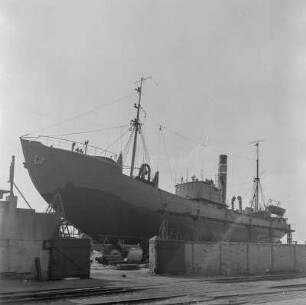 Schiff, vermutlich in der Seebeck-Werft in Wesermünde, heute Bremerhaven