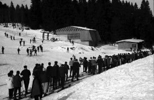 Feldberg: Schlange am Skilift Feldberg
