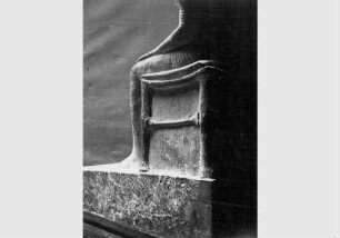 Figurengruppe des Ptahmai im Ägyptischen Hof im Neuen Museum