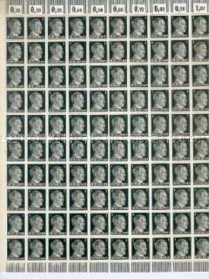 Block mit 100 Briefmarken zu 1 Pfennig mit dem Porträt von Adolf Hitler