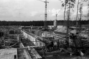 Bau des neuen Stabsquartiers der Luftwaffengruppe Süd bei der Blankenlocher Allee.