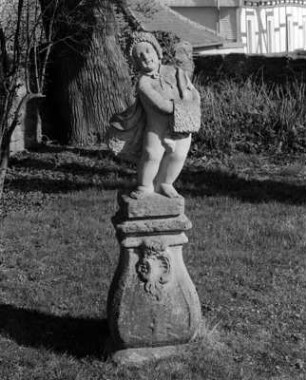 Burgbrunnen und Plastiken; Lauterbach, Burg, Burg 1