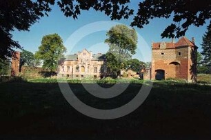 Schloss und Burgtor in Alt-Kischau