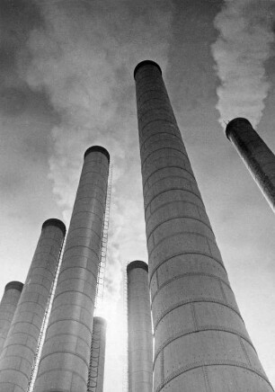 Schornsteine der Ford-Fabrik in Dearborn, Detroit