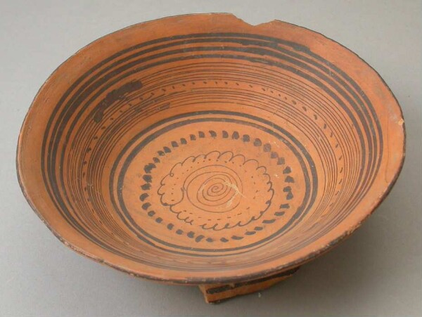 Three-footed clay bowl