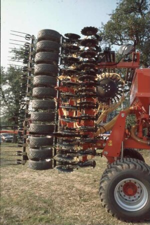 Fotografie: Drillsaat, Reifenpacker, Scheibensäschar