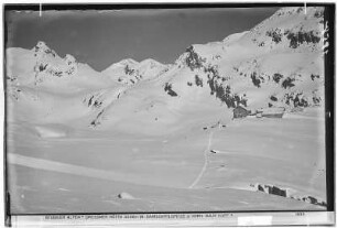 Stubaier Alpen. Dresdner Hütte (2308 Meter), Mitte Gamsgartlspitze und vorderer Daunkopf
