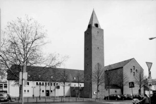 Ev. Kreuzkirche mit Gemeindehaus; Hanau, Karl-Marx-Straße 43
