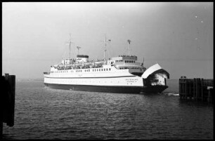 Strecke Lübeck - Grossenbrode, Ausfahrt aus dem Hafen, Fährschiff Deutschland