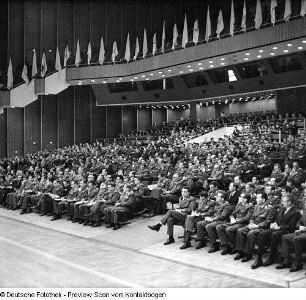 Militärpolitisches Forum zu Engels (im Kulturpalast)