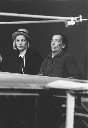 Szenenbilder aus "Aufstieg und Fall der Stadt Mahagonny", Oper von Kurt Weill mit Libretto von Bertolt Brecht. Brechtabend II "Mahagonny" im Berliner Ensemble, 09.02.1963