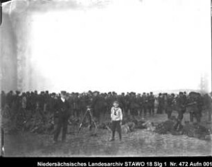 Manöver des 10. Armee-Korps Enthält: Platte 34, rastende Soldaten, Zuschauer