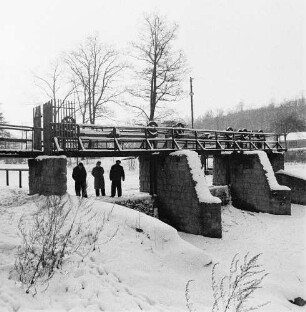 Wehr mit Staustufe