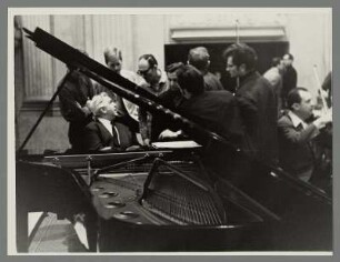 Hans Richter-Haaser und Rene Leibowitz : Portrait des Pianisten Hans Richter-Haaser und des Dirigenten Rene Leibowitz in der Staatsoper Berlin