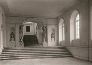 Dresden-Neustadt. Japanisches Palais (1729-1733; Z. Longuelune und J. de Bodt nach M. D. Pöppelmann). Treppenhaus mit Hermen von B. Thomae