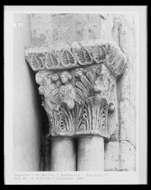 Romanische Kapitelle — Figur mit Blattornament