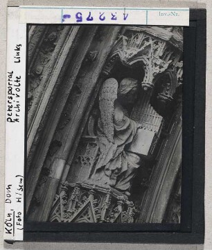Köln: Dom, Westfassade, Südportal (Petrusportal), Archivolte, musizierender Engel