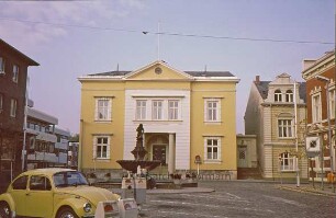 Rathaus mit Marktplatz