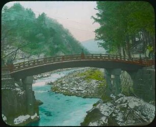 Nikkō, Japan. Heilige Brücke (Shinkyo-Brücke; 1636, 1907 Rekonstruktion) über dem Fluss Daiya im Winter