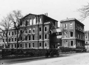 Ausgebrannte Nikolaischule, Blick aus der Stephanstraße