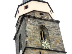 Stadtkirche-Kirchturm von Süden-Glockengeschoß Spätgotisch - achteckiger Aufsatz mit Maulscharten (für Doppelhacken - Reichweite 300-600 m) im 16 Jh aufgesetzt