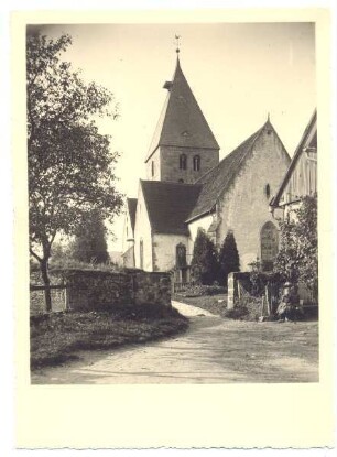 Kirche. Heiligenkirchen. Aufnahmedatum unbekannt. sw-Papierabzug. vermutlich Fritz Priester. Sammlung Priester