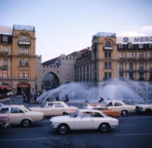 München. Karlsplatz : München. Karlsplatz mit Karlstor, Blick in die Neuhauser Straße