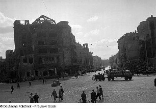 Aufnahmen vom zerstörten Berliner Dom, dem Potsdamer Platz und der Potsdamer Brücke in Berlin : Ansicht des zerstörten Potsdamer Platzes