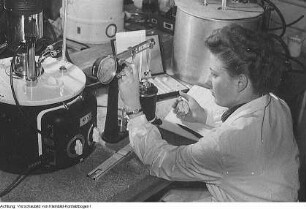 Ottendorf-Okrilla, Medingen. Prüfgeräte-Werk Medingen, Dezember 1952
