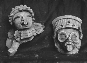 Bruchstück einer Tonfigur und Kopf des Regengottes Tlaloc