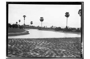 Künstliches Gewässer : Phetchaburi. Blick auf ein wohl neu künstlich angelegtes Gewässer in einem Park, 1909