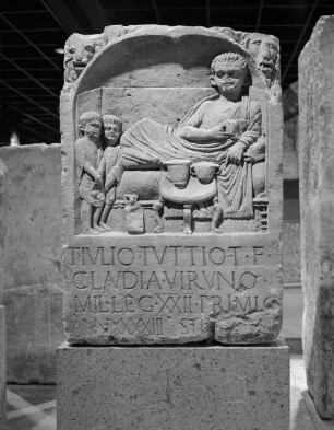 Grabstele des Legionärs Titus Julius Tuttius