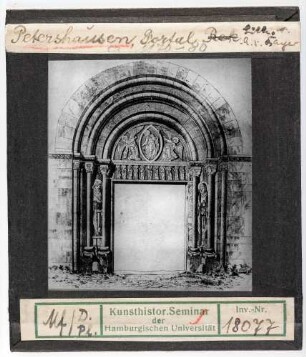Petershausen, St. Gregor: Portal nach Bayer