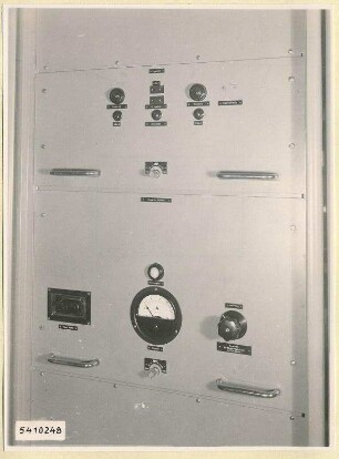 10-kW-Fernsehsender Nr. 507, Schrank B11 unten, Frontansicht geschlossen, Foto 1954