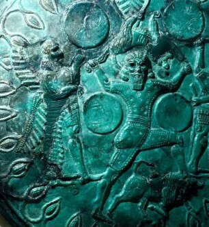 Tympanon aus der Idäischen Grotte, Zeus und Kureten (Fragment)
