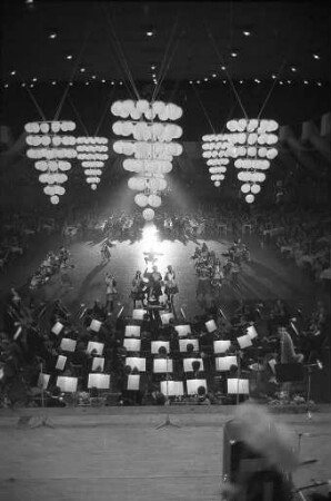 Bühnenball 71 des Badischen Staatstheaters in der Schwarzwaldhalle und Gartenhalle