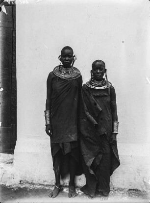 Doppelportrait : Doppelportrait zweier Frauen der Massai