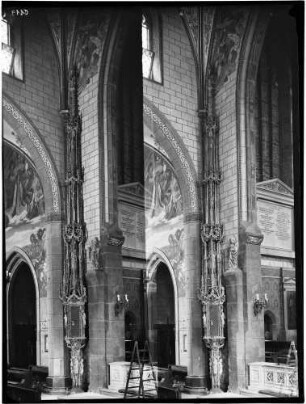 Baden-Baden Stiftskirche Sakramentshaus Gesamtansicht spätgotische Steinmetzarbeit Steht am linken Pfeiler des Triumphbogens und circa. 13 m hoch, besteht aus zwölf übereinander angeordneten Einzelwerkstücken (15. Jahrhundert)