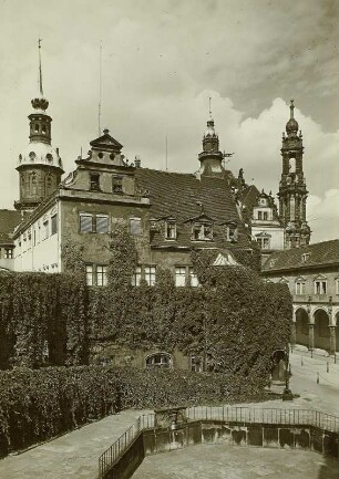 Stallhof und Kanzlei : Dresden, Stallhof, Blick vom Johanneum über die Pferdeschwemme auf Kanzlei und Langen Gang