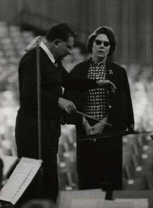 Dirigent Franco Patanè, Renata Tebaldi [bei Proben]