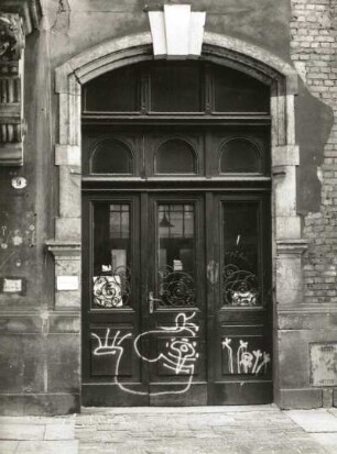 Dresden-Neustadt, Martin-Luther-Platz 9. Wohnhaus (1896). Portal