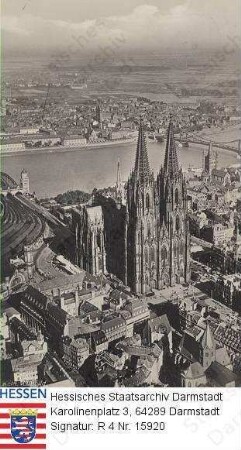 Köln, Teilansicht mit Dom und Rhein