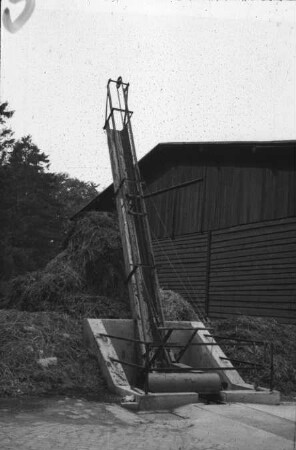 Fotografie: Gülle- und Entmistungstechnik, Festmist, Lagerung, Schubstangenförderer