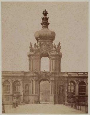 Dresden-Altstadt. Zwinger (1709-1728; M. D. Pöppelmann, B. Permoser). Kronentor
