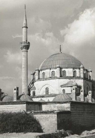 Schumen (Kolarovgrad), Bulgarien. Tombul-Moschee (1744). Ansicht von Südwesten