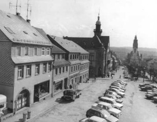 Adorf. Ernst-Thälmann-Platz. Ansicht von Westen mit Rathaus und Stadtkirche St. Michaelis
