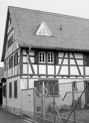 Flörsheim, Kirchstraße 16a, Kirchstraße 12