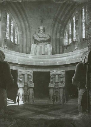 Leipzig, Völkerschlachtdenkmal : Leipzig. Völkerschlachtdenkmal. B. Schmitz. Krypta und Ruhmeshalle mit Plastik "Tapferkeit" (von F. Metzner)
